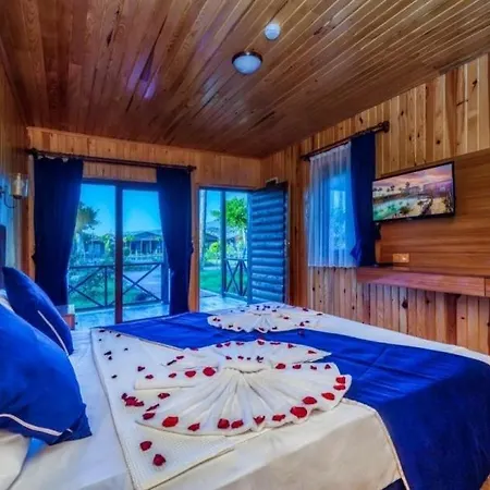 Lord Marina & Bungalows Hotel *