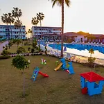 Lord Marina & Bungalows אלאניה