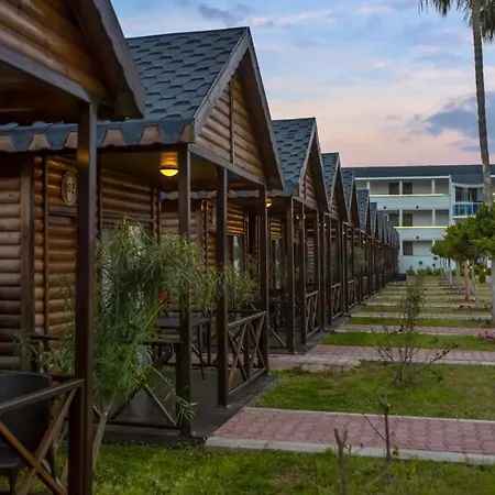 Lord Marina & Bungalows אלאניה